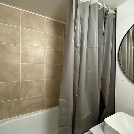 Zizkov Nest Spacious 2br * Praga