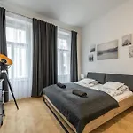 Zizkov Nest Spacious 2br * Praga