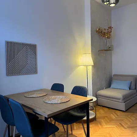 Apartamento Zizkov Nest Spacious 2br