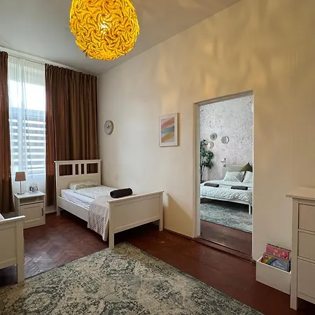 Zizkov Nest Spacious 2br アパート