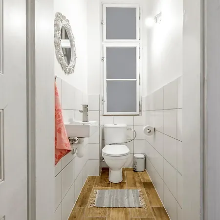 Zizkov Nest Spacious 2br アパート