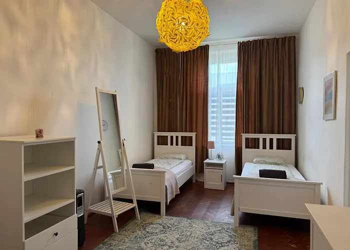 Zizkov Nest Spacious 2Br Apartment 아파트 *