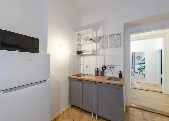 Zizkov Nest Spacious 2br شقة *