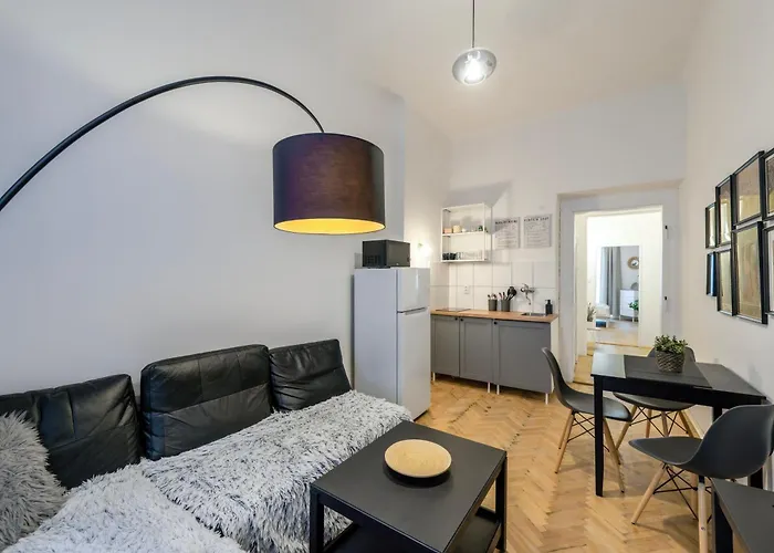 Zizkov Nest Spacious 2br פראג