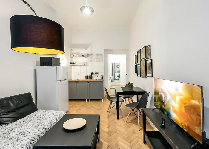 Zizkov Nest Spacious 2br شقة *