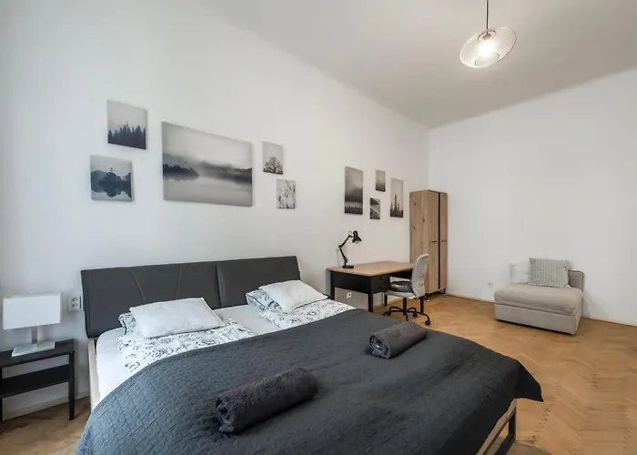 Zizkov Nest Spacious 2br Lägenhet Prag