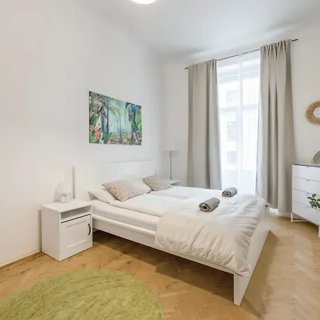 Zizkov Nest Spacious 2br Apartmán