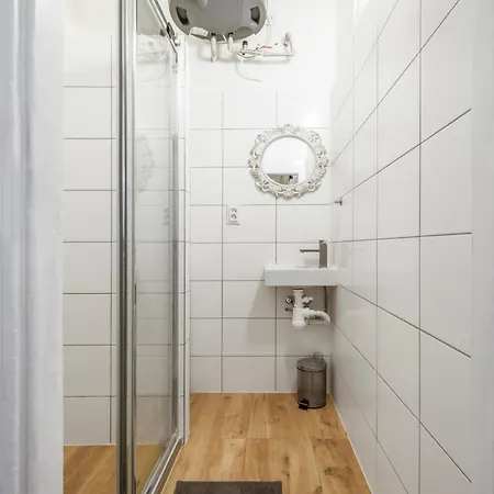 Zizkov Nest Spacious 2br Apartmán