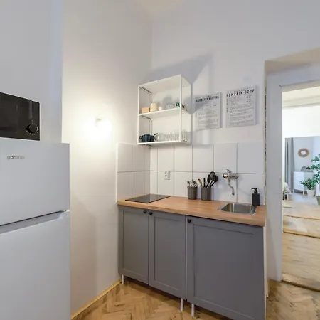 Zizkov Nest Spacious 2br Apartmán *