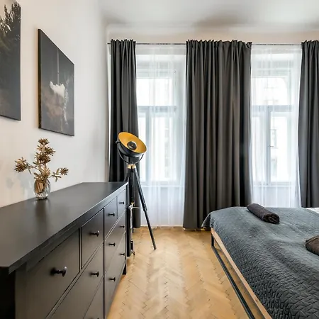 Zizkov Nest Spacious 2br Praha